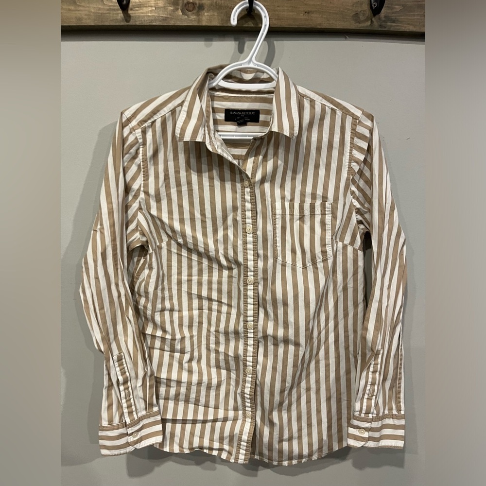 Women’s banana republic medium dress shirt